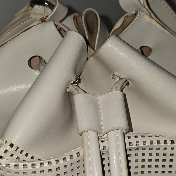 🍋 Vegan leather festival bucket bag with punch out detail - Picture 3 of 13